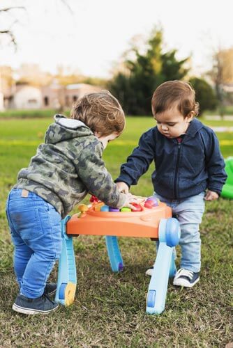 Il gioco dei bambini insieme
