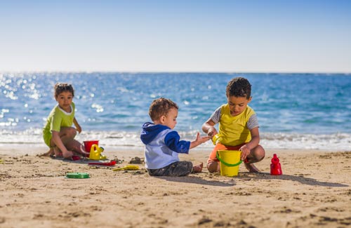 Ultimo giorno di scuola bambini mare