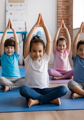 Yoga bimbi Milano: bambini che fanno yoga insieme