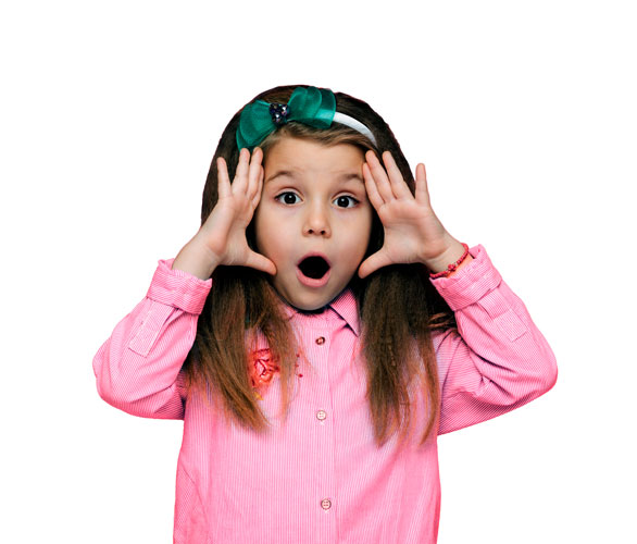 POF scuola infanzia Milano: bambina curiosità