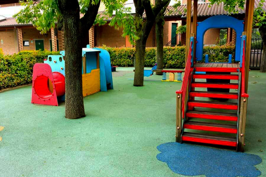 Giardino e Giochi: Scuola Dell Infanzia Con Giardino Milano Pero