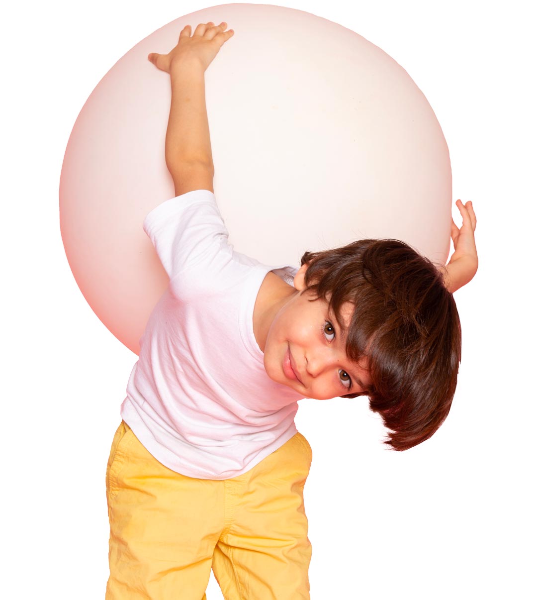 Palestra scuola infanzia: bambino con palla